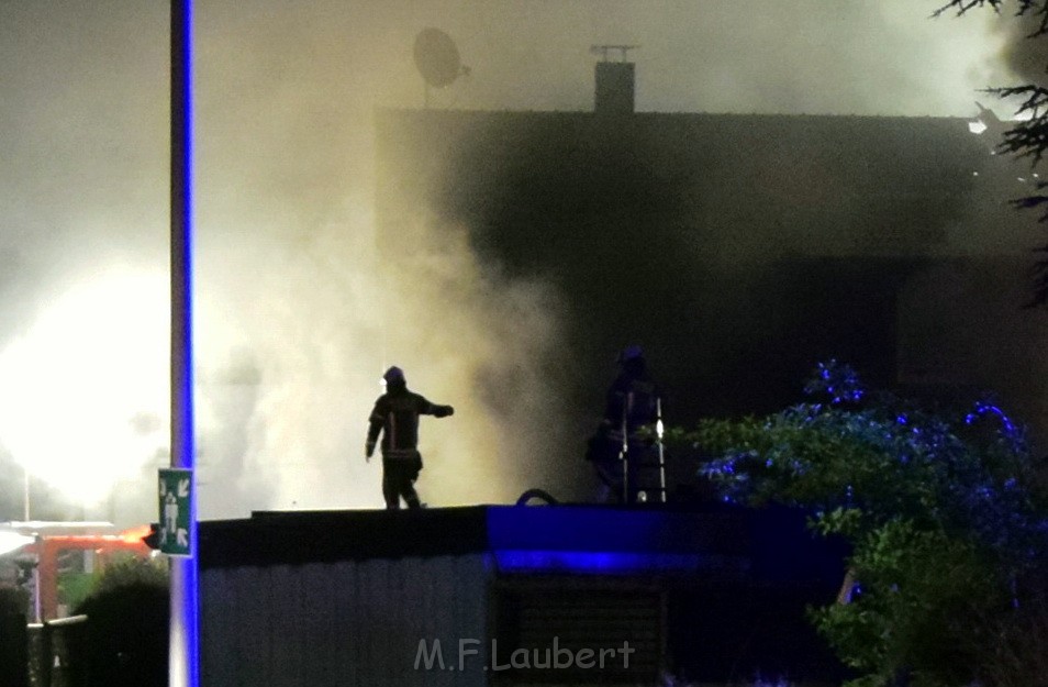 Grossfeuer Einfamilienhaus Siegburg Muehlengrabenstr P0009.JPG - Miklos Laubert